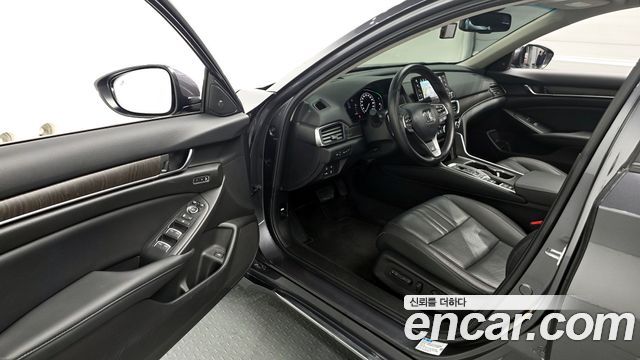 Honda Accord (X) 2.0 Hybrid Touring 2022 — фото 10