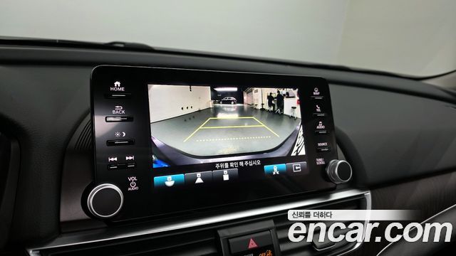 Honda Accord (X) 2.0 Hybrid Touring 2022 — фото 14