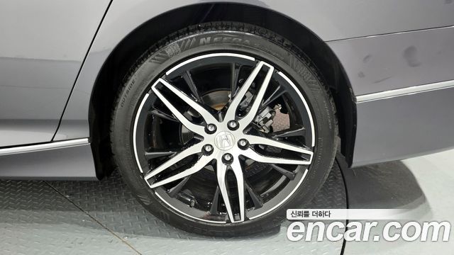 Honda Accord (X) 2.0 Hybrid Touring 2022 — фото 21