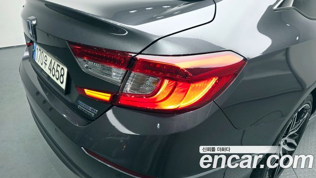Honda Accord (X) 2.0 Hybrid Touring 2022 — фото 23