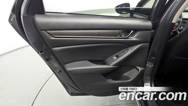 Honda Accord (X) 2.0 Hybrid Touring 2022 — фото 25