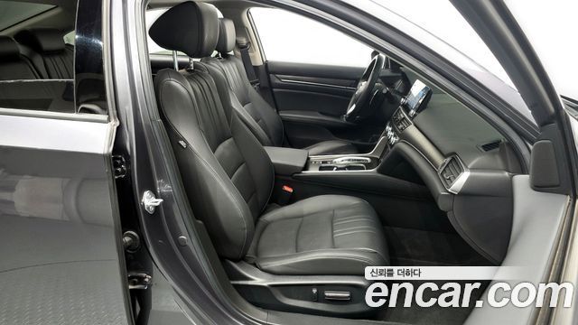 Honda Accord (X) 2.0 Hybrid Touring 2022 — фото 26