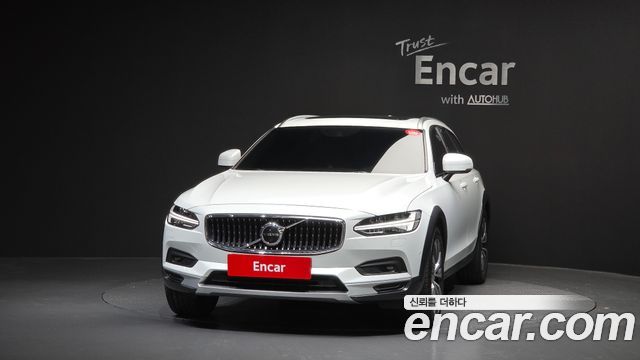 Volvo V90 Cross Country B5 Pro AWD 2021 — фото 3