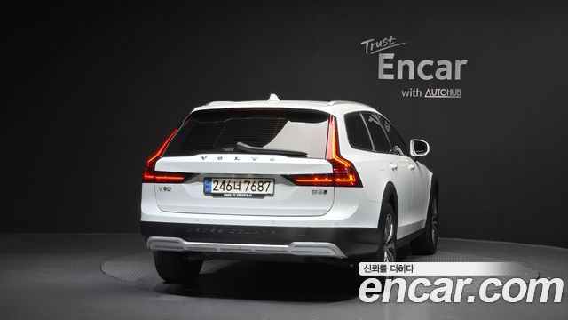 Volvo V90 Cross Country B5 Pro AWD 2021 — фото 4
