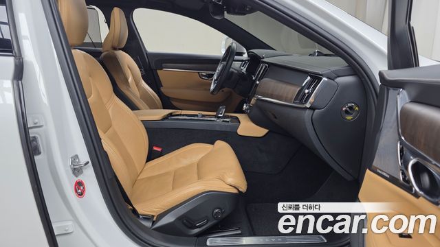 Volvo V90 Cross Country B5 Pro AWD 2021 — фото 15