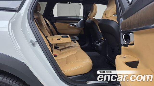Volvo V90 Cross Country B5 Pro AWD 2021 — фото 16