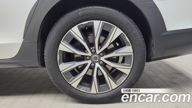 Volvo V90 Cross Country B5 Pro AWD 2021 — фото 27