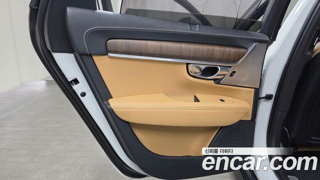 Volvo V90 Cross Country B5 Pro AWD 2021 — фото 31
