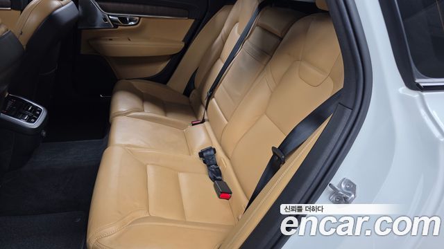 Volvo V90 Cross Country B5 Pro AWD 2021 — фото 37
