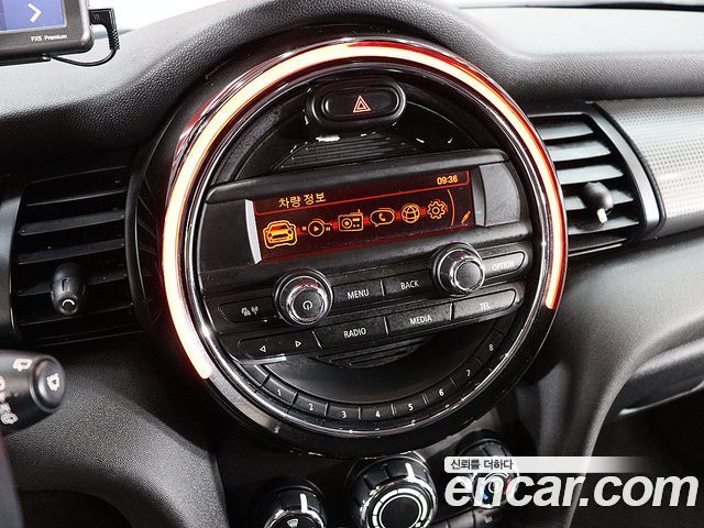 MINI Cooper 5Door Standard 3rd 2016 — фото 8