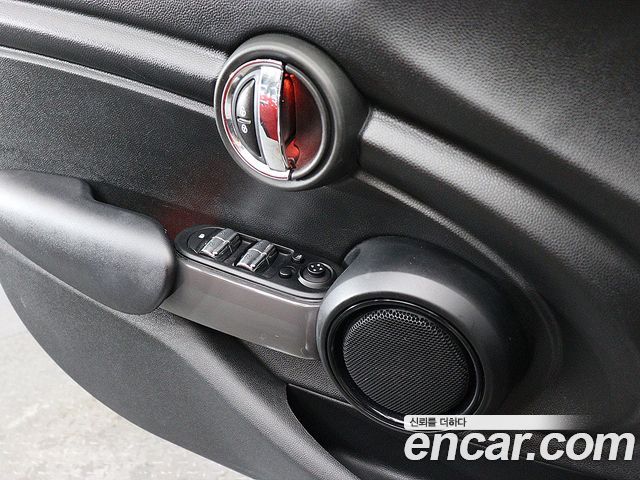 MINI Cooper 5Door Standard 3rd 2016 — фото 18