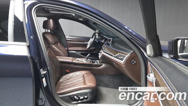 BMW 7 Series (G11) 730d xDrive Design Pure Excellence 2020 — фото 11