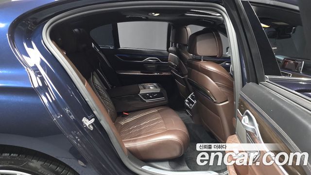 BMW 7 Series (G11) 730d xDrive Design Pure Excellence 2020 — фото 12