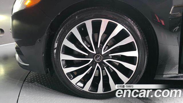 Lincoln Continental (X) 3.0 Presidential AWD 2017 — фото 5