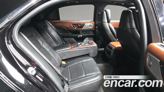 Lincoln Continental (X) 3.0 Presidential AWD 2017 — фото 12