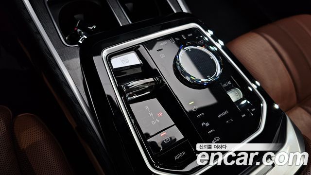 BMW 7 Series (G70) 740i xDrive M Sport Limited 2024 — фото 9