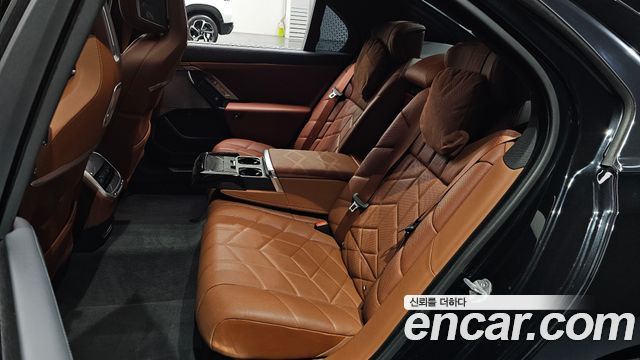 BMW 7 Series (G70) 740i xDrive M Sport Limited 2024 — фото 11