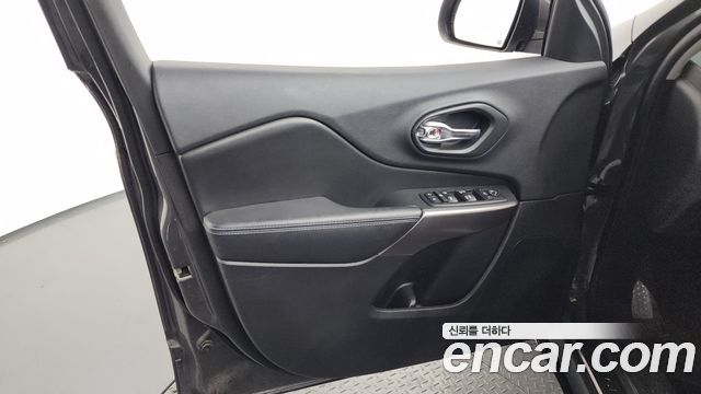 Jeep Cherokee (KL) 2.4 Longitude High AWD 2019 — фото 24