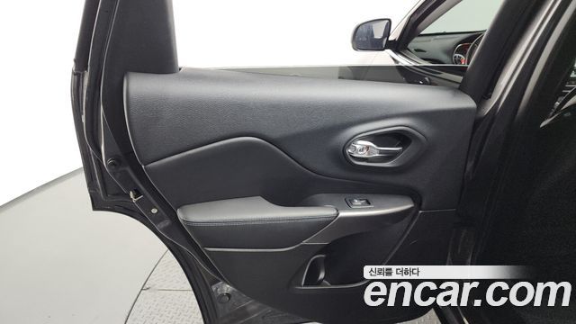 Jeep Cherokee (KL) 2.4 Longitude High AWD 2019 — фото 25