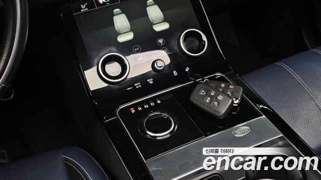 Land Rover Range Rover Velar 3.0 D300 R-Dynamic SE 2018 — фото 9