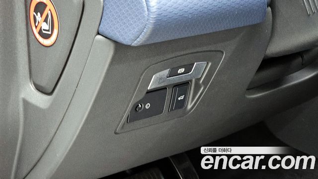 Land Rover Range Rover Velar 3.0 D300 R-Dynamic SE 2018 — фото 14