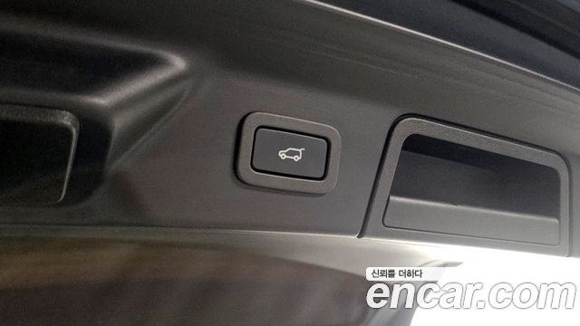 Land Rover Range Rover Velar 3.0 D300 R-Dynamic SE 2018 — фото 20