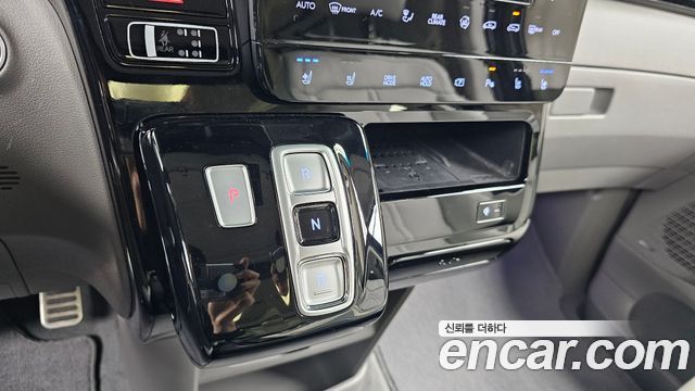 Hyundai Staria 4WD Lounge 7-Seater Limousine 2022 — фото 9