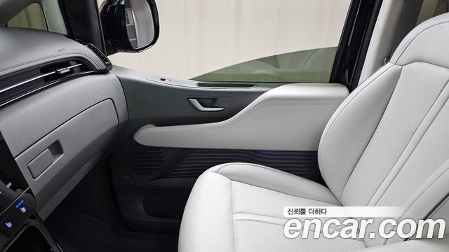 Hyundai Staria 4WD Lounge 7-Seater Limousine 2022 — фото 31