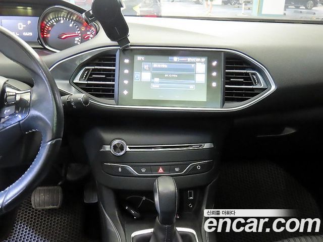 Peugeot 308 (II) 2.0 BlueHDi Allure 2015 — фото 11