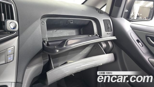 Hyundai Grand Starex Van 5-Seater Modern 2021 — фото 16