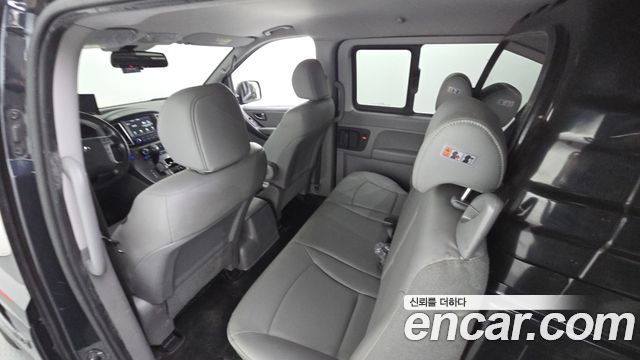 Hyundai Grand Starex Van 5-Seater Modern 2021 — фото 26