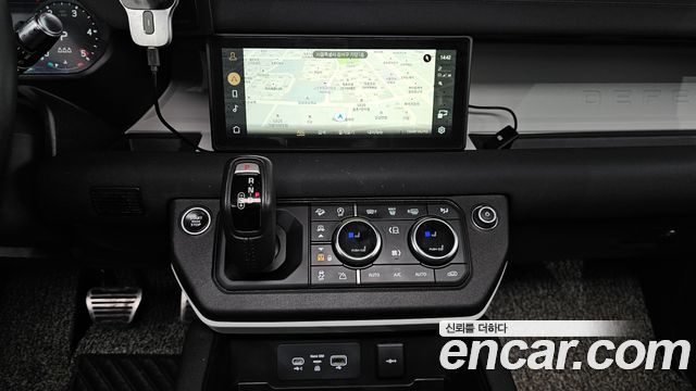 Land Rover Defender (L663) 110 D240 SE 2020 — фото 14