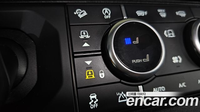 Land Rover Defender (L663) 110 D240 SE 2020 — фото 19