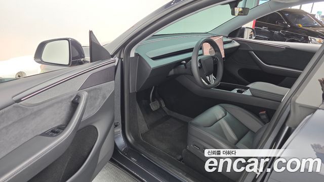 Tesla Model Y Long Range AWD 2025 — фото 10