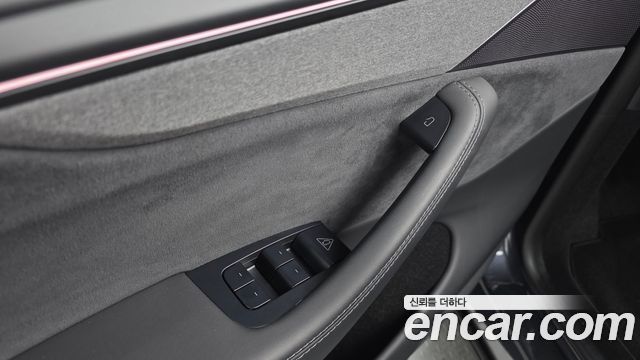 Tesla Model Y Long Range AWD 2025 — фото 14