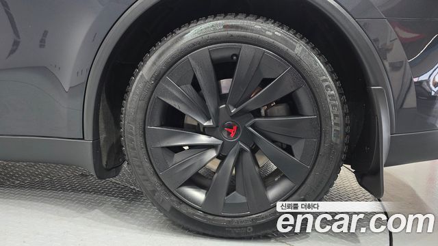 Tesla Model Y Long Range AWD 2025 — фото 21