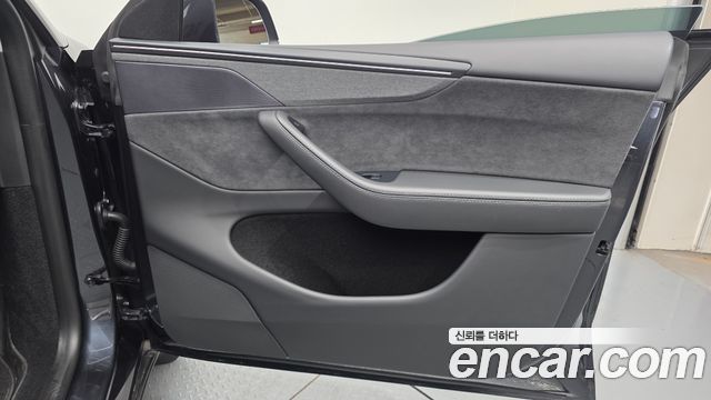 Tesla Model Y Long Range AWD 2025 — фото 24