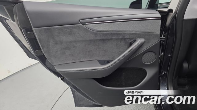 Tesla Model Y Long Range AWD 2025 — фото 25