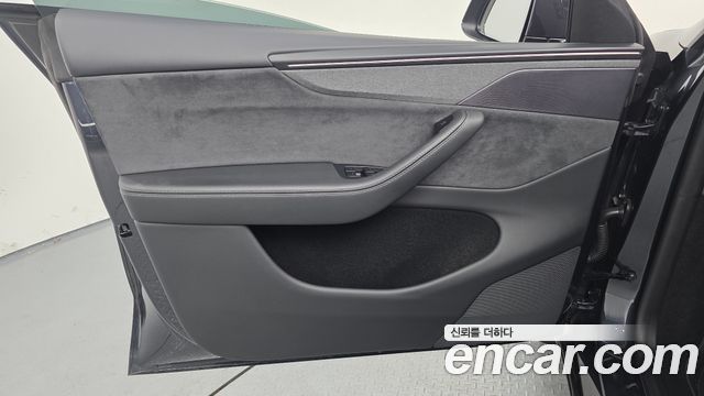 Tesla Model Y Long Range AWD 2025 — фото 27