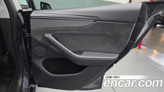 Tesla Model Y Long Range AWD 2025 — фото 35