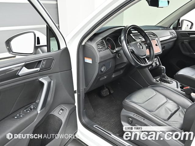 Volkswagen Tiguan (II) 2.0 TDI Premium 2018 — фото 15