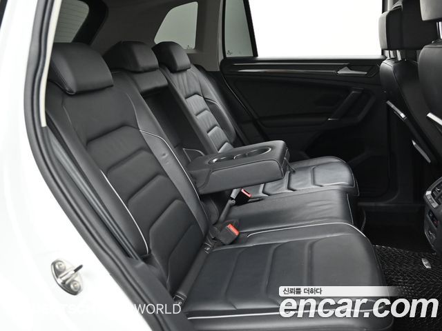 Volkswagen Tiguan (II) 2.0 TDI Premium 2018 — фото 16