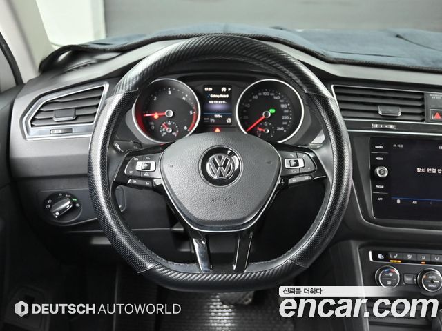 Volkswagen Tiguan (II) 2.0 TDI Premium 2018 — фото 17