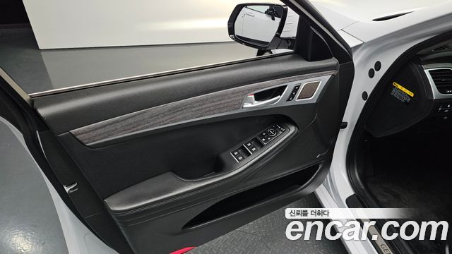 Genesis G80 3.3 GDI AWD Premium Luxury 2017 — фото 24
