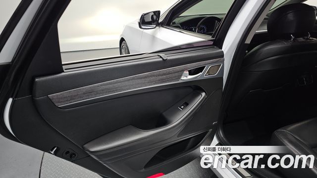Genesis G80 3.3 GDI AWD Premium Luxury 2017 — фото 25