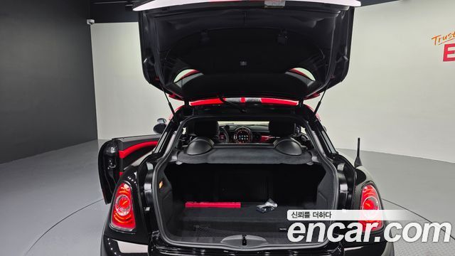 MINI Cooper S Coupe JCW 2014 — фото 20