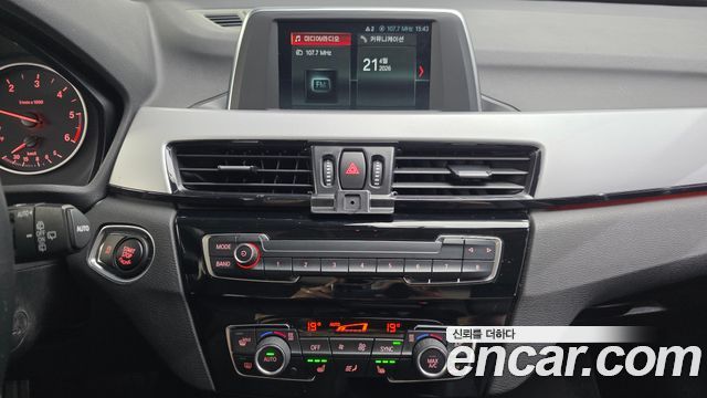 BMW X1 (F48) xDrive 20d Joy 2018 — фото 18