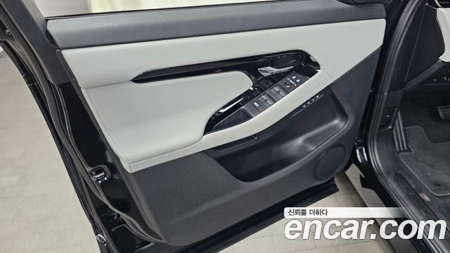 Land Rover Range Rover Evoque (II) P250 S 2025 — фото 30