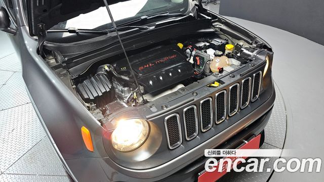 Jeep Renegade 2.4 Longitude 2017 — фото 6