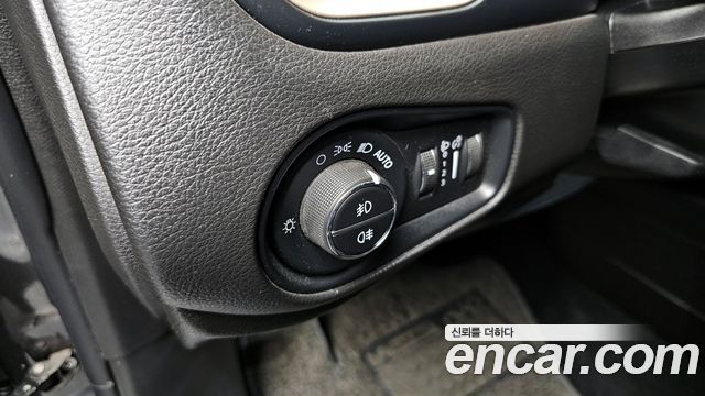 Jeep Renegade 2.4 Longitude 2017 — фото 18
